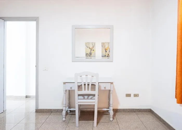 Home2book Charming Pool & Terrace Americas شقة أرونا